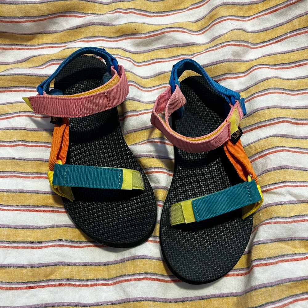 Teva color block sandals women’s 7